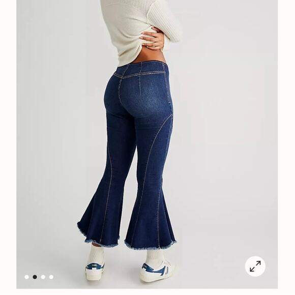 We The Free Crvy Last Dance Crop Flare Raw Hem Pull On Dark Wash Jeans 28 - Picture 5 of 9